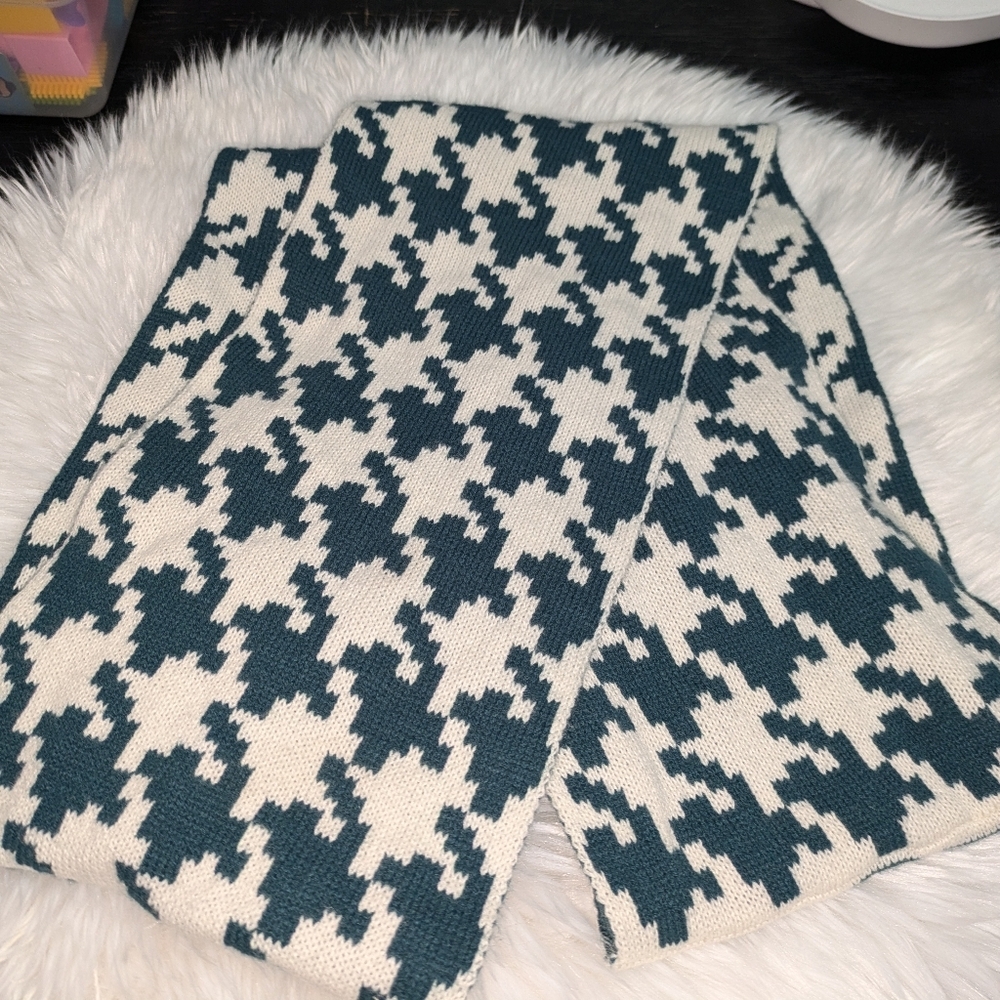 OSFM Women's Dark Teal Green and White Infinity Scarf  EUC. OS - Picture 2 of 3